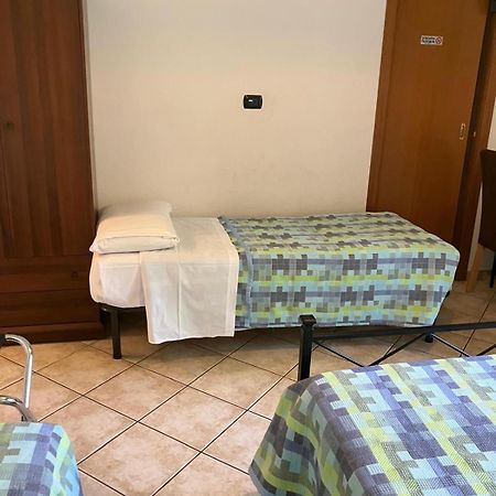 La Terrazza Hotel Пескиера дел Гарда Екстериор снимка