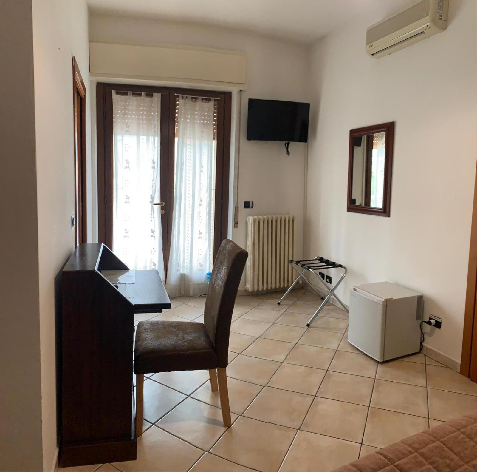La Terrazza Hotel Пескиера дел Гарда Екстериор снимка