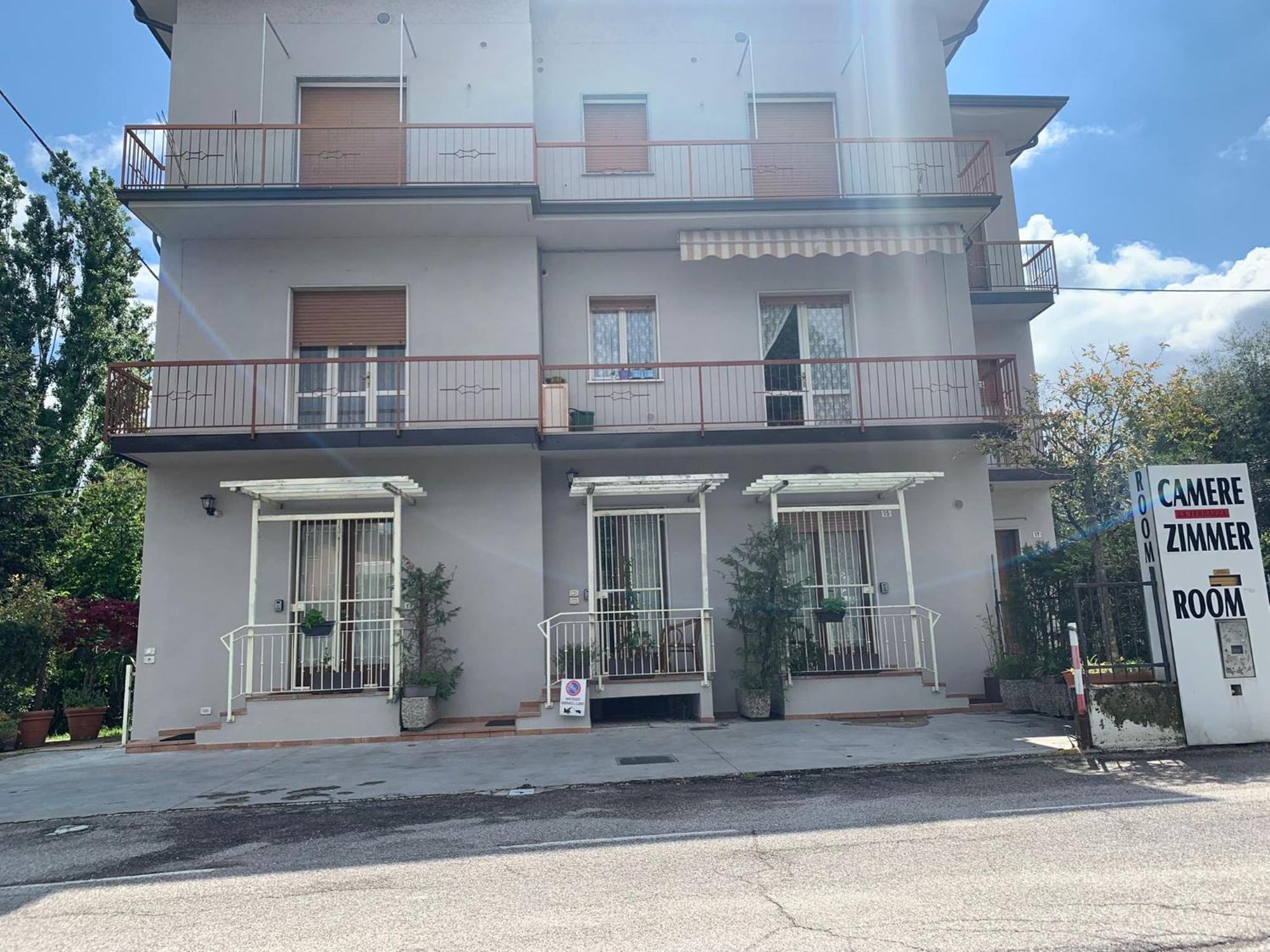 La Terrazza Hotel Пескиера дел Гарда Екстериор снимка