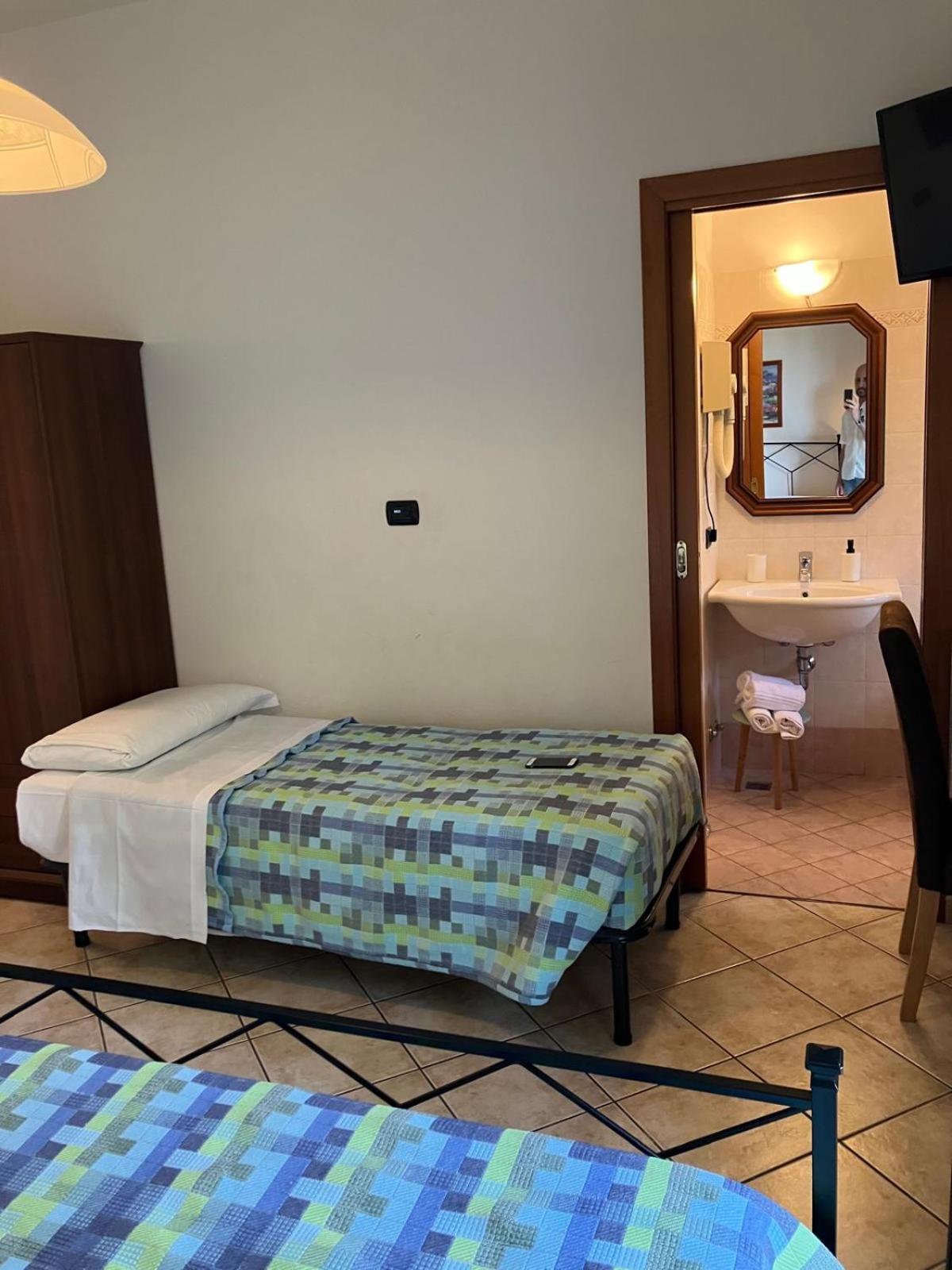 La Terrazza Hotel Пескиера дел Гарда Екстериор снимка